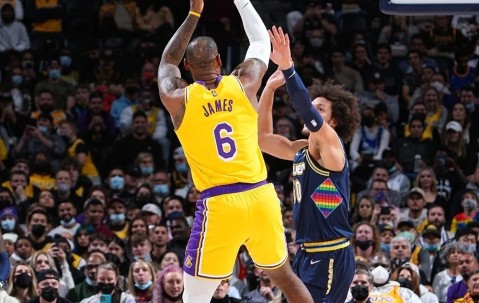 南宫体育- 丹佛掘金迎NBA总决赛关键赛；清晨完成体检；目标明确；控场能力受关注