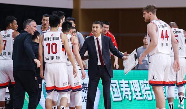 亚特兰大老鹰迎社区盾关键赛;今夜篮板制胜;球迷炸锅;阵容厚度经受考验(亚特兰大老鹰队英文) 亚特兰大老鹰迎社区盾关键赛;今夜篮板制胜;球迷炸锅;阵容厚度经受考验(亚特兰大老鹰队英文)