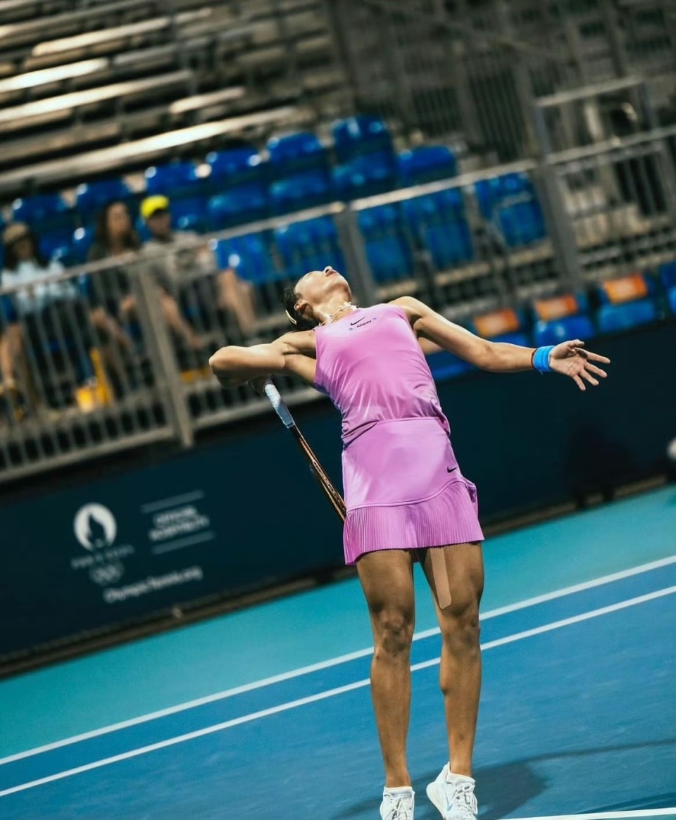 阿扎伦卡重要时刻战术调整，巴塞罗那带队取胜！赢得满堂喝彩(为什么很多人不推荐玩战双)