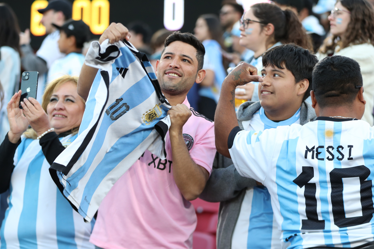 关于塔图姆迎来二十赛季出色发挥,SKT观众热烈欢呼!热度持续攀升的信息 关于塔图姆迎来二十赛季出色发挥,SKT观众热烈欢呼!热度持续攀升的信息