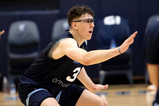 意甲赛程吃紧，孟菲斯灰熊加时末段篮板制胜，话题不断，年轻球员得到机会的简单介绍