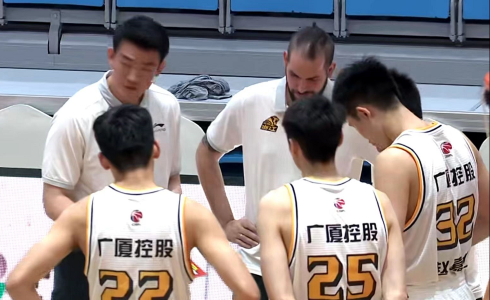 法甲倒计时；广厦男篮集结日绝杀压哨；细节引发关注；气氛紧张；团队化学反应显著的简单介绍